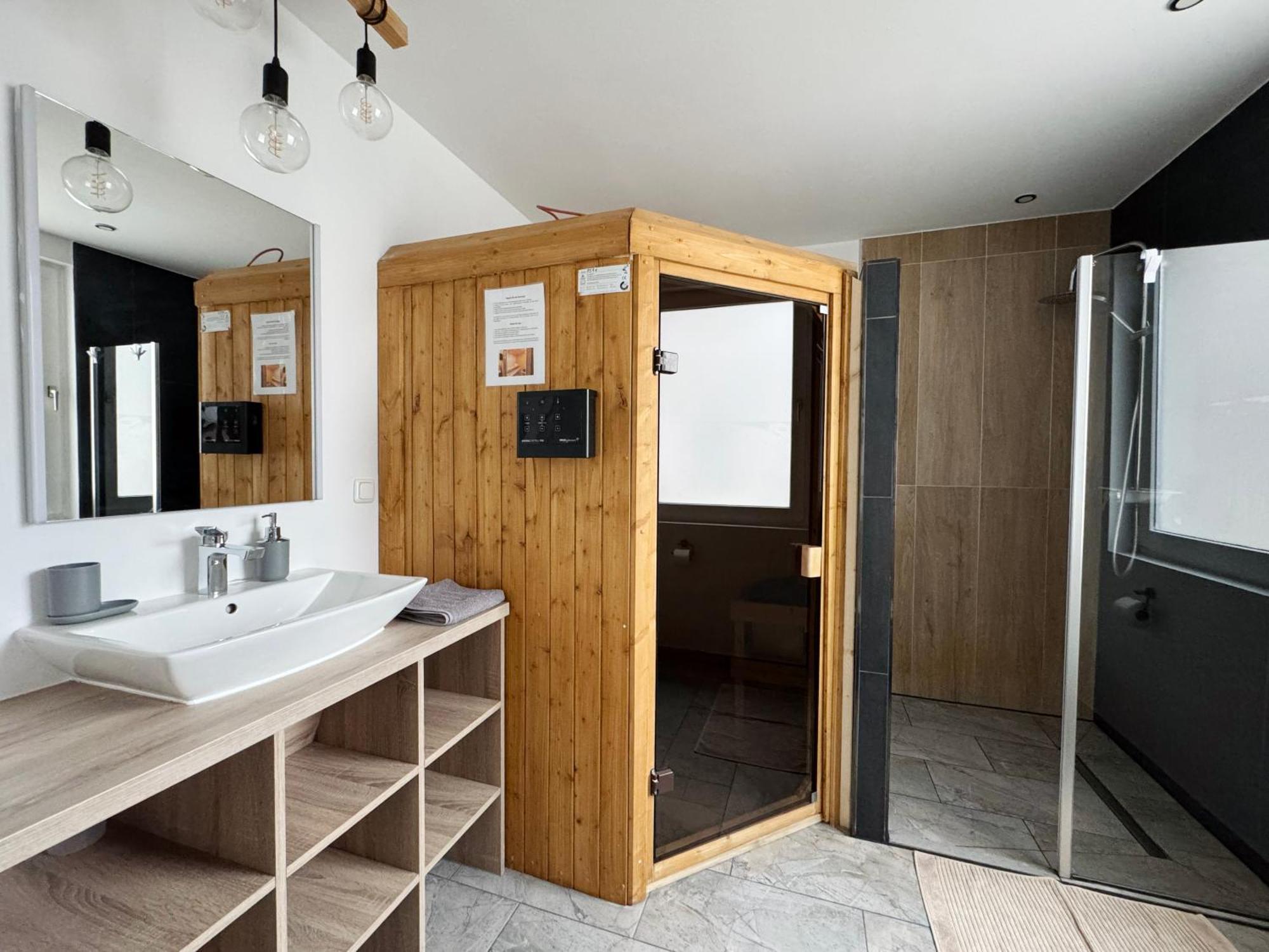 Huge Apartment With Sauna And Free Parking Дуйсбург Экстерьер фото